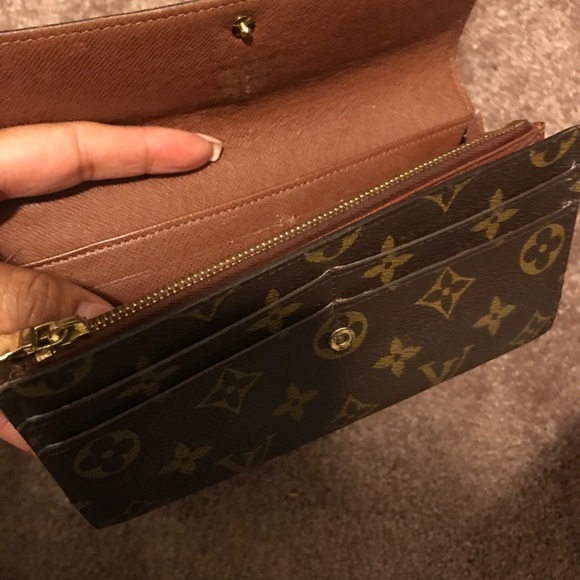 Louis Vuitton Monogram Sarah Wallet - Picture 6 of 7